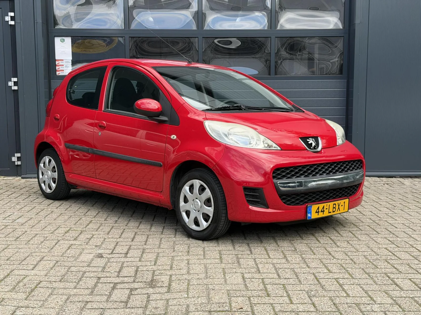 Peugeot 107 (2010) — foto 1