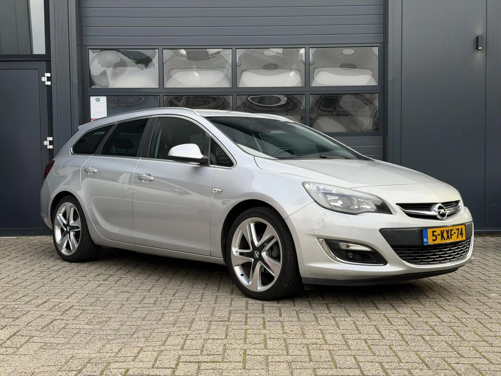 Opel Astra (2013) — foto 1