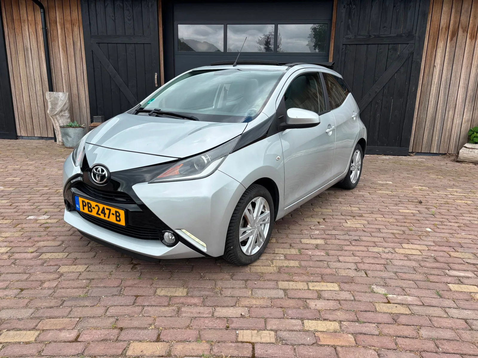 Toyota Aygo (2015) — foto 1