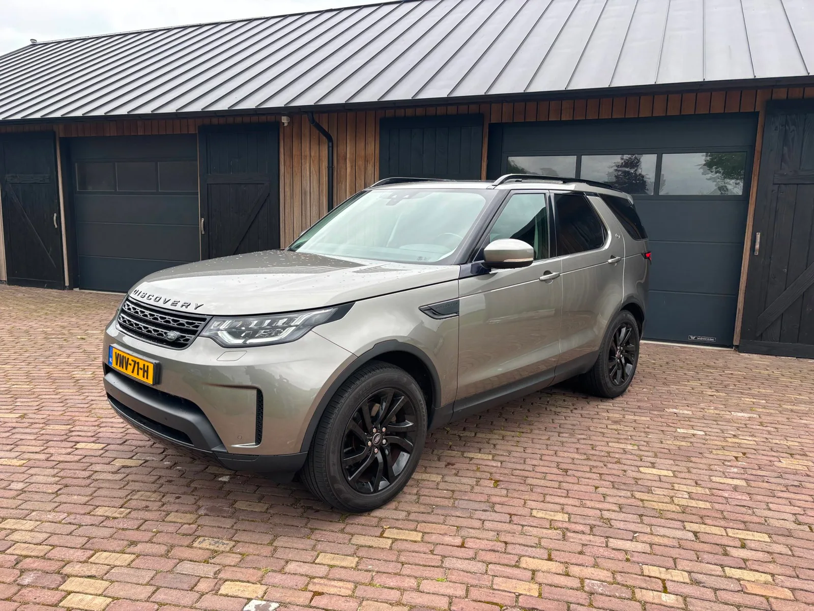 Land Rover Discovery (2018) — foto 1