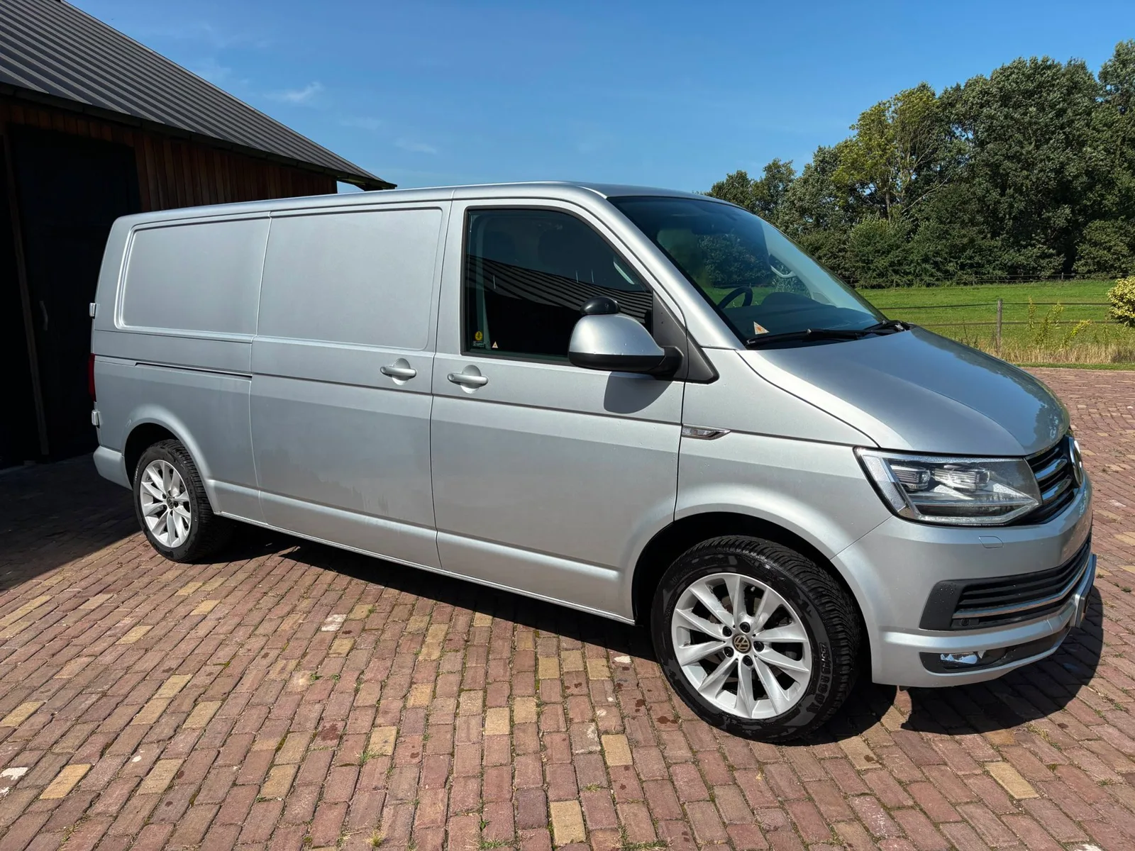 Volkswagen Transporter (2018) — foto 1