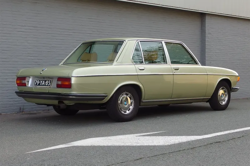 BMW 2500 (1977)