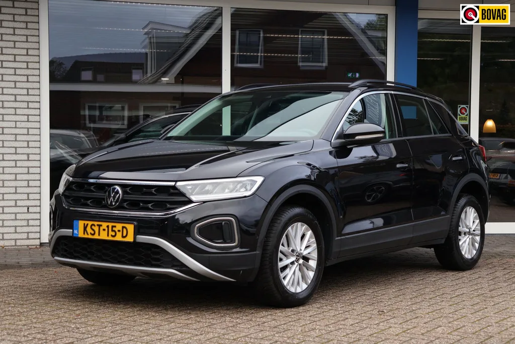 Volkswagen T-Roc (2023) — foto 1