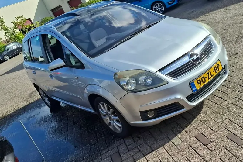 Opel Zafira (2008)