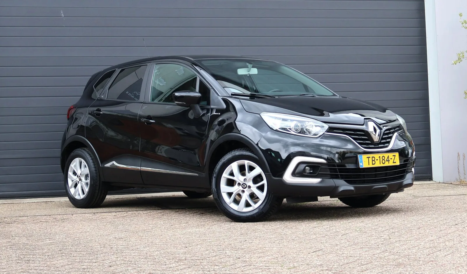 Renault Captur (2018) — foto 1