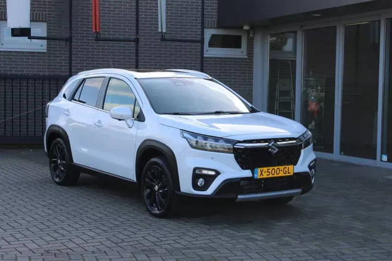 Suzuki S-Cross (2023)