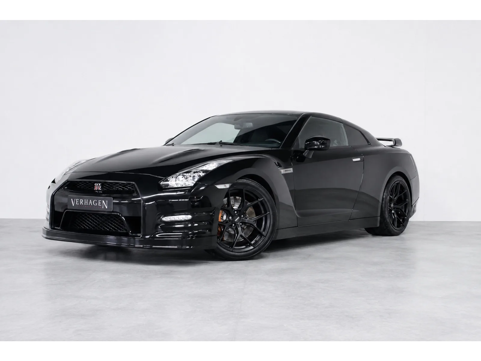 Nissan GT-R (2012) — foto 1