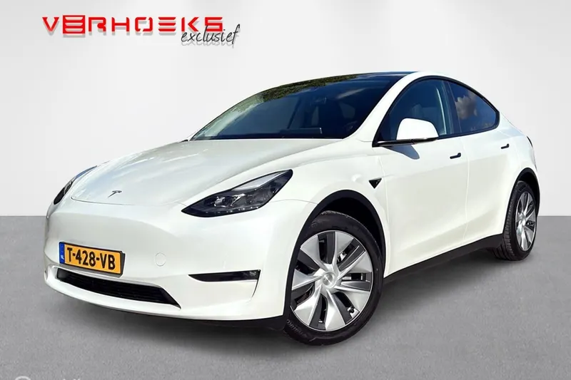 Tesla Model Y (2023)