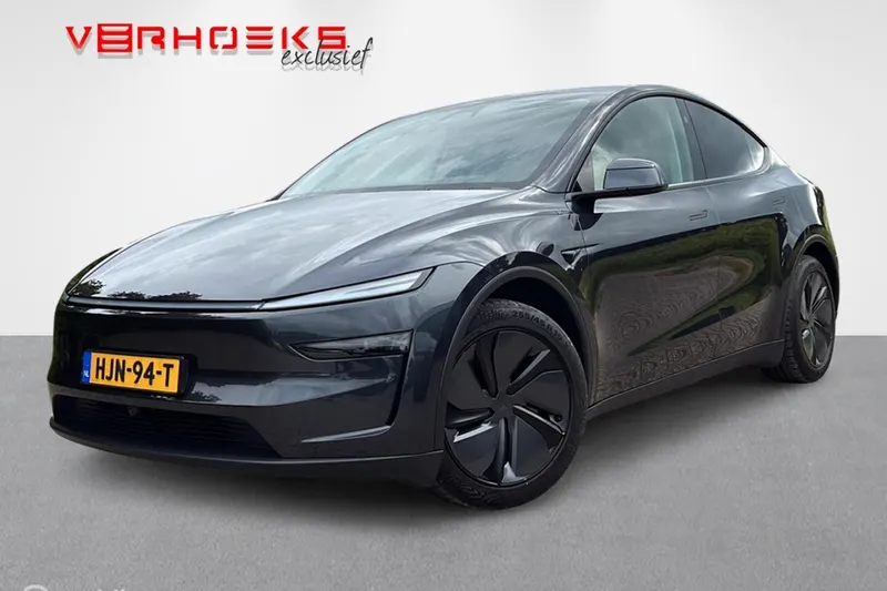 Tesla Model Y (2025)
