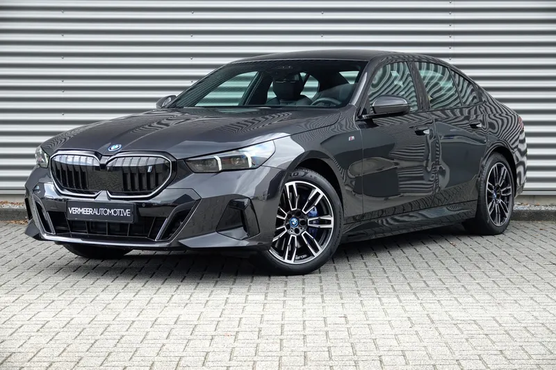 BMW i5 (2024)