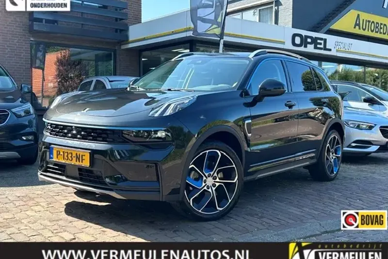 Lynk & Co 01 (2022)