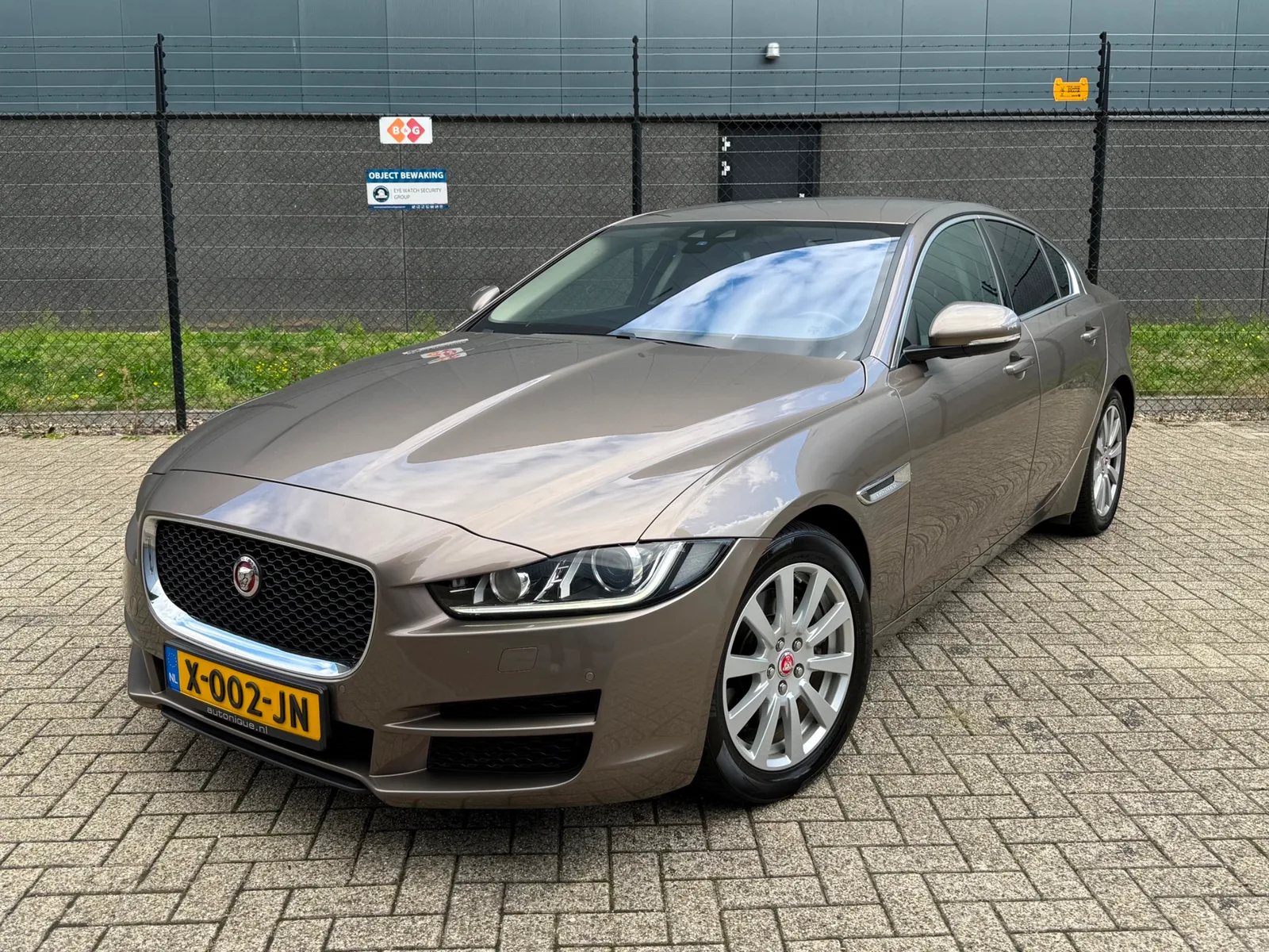 Jaguar XE (2015) — foto 1