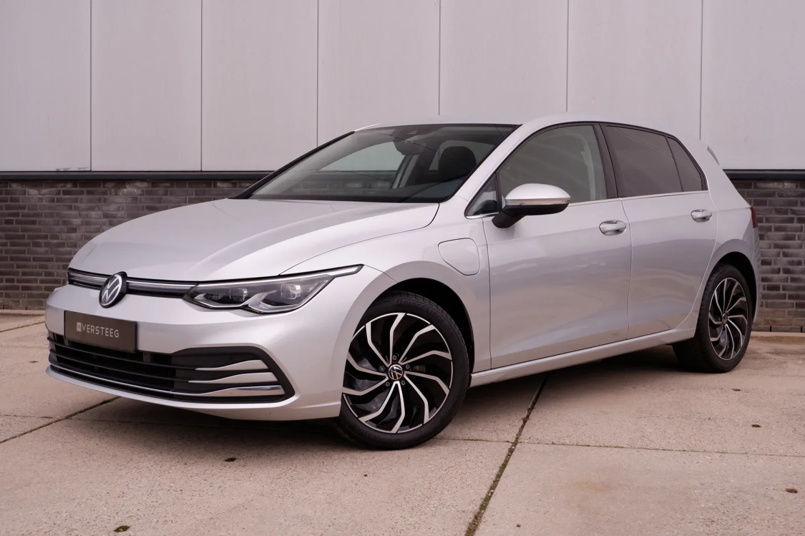 Volkswagen Golf (2021) — foto 1