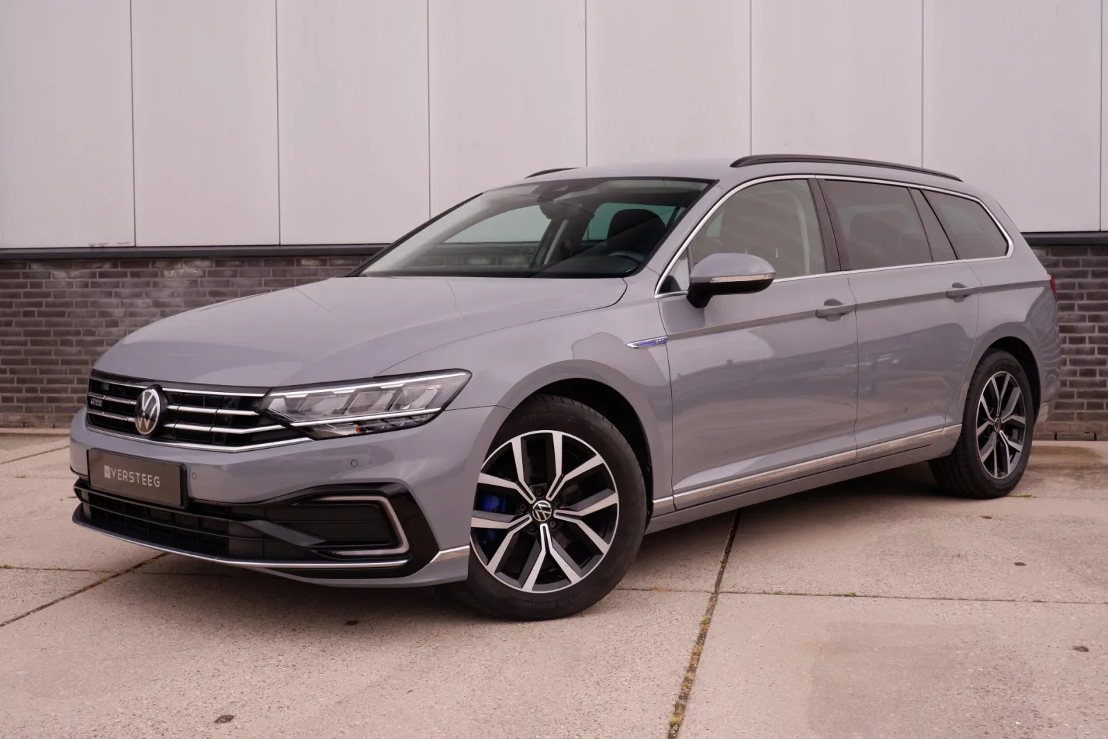 Volkswagen Passat (2022) — foto 1