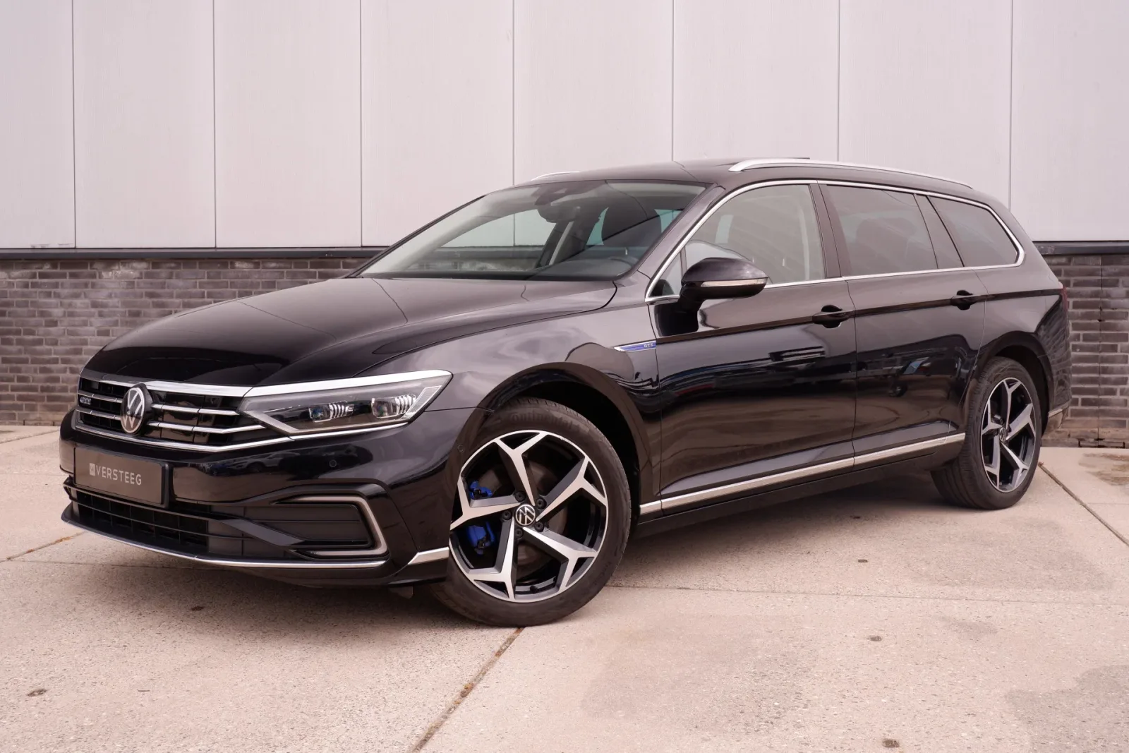 Volkswagen Passat (2022) — foto 1