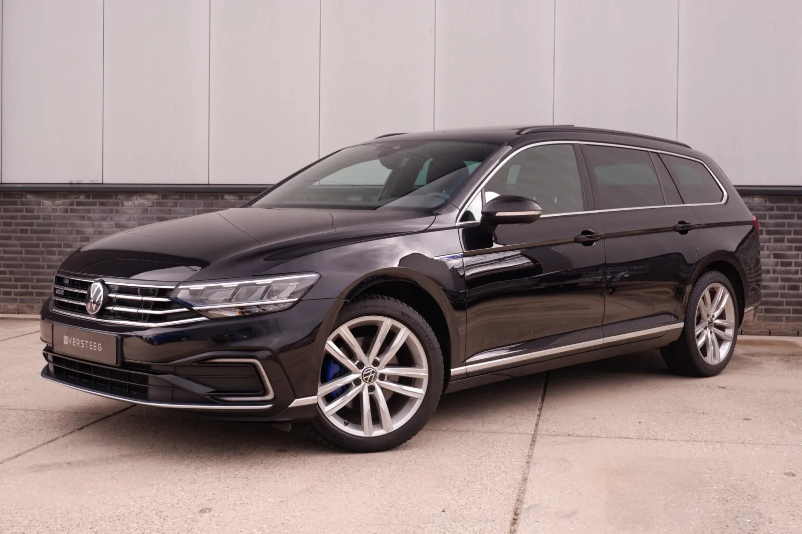 Volkswagen Passat (2022) — foto 1