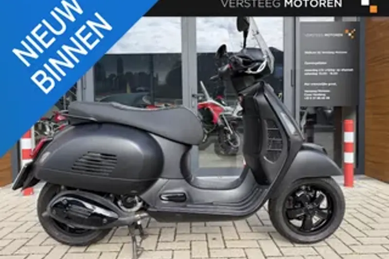Vespa GTS 300 (2022)