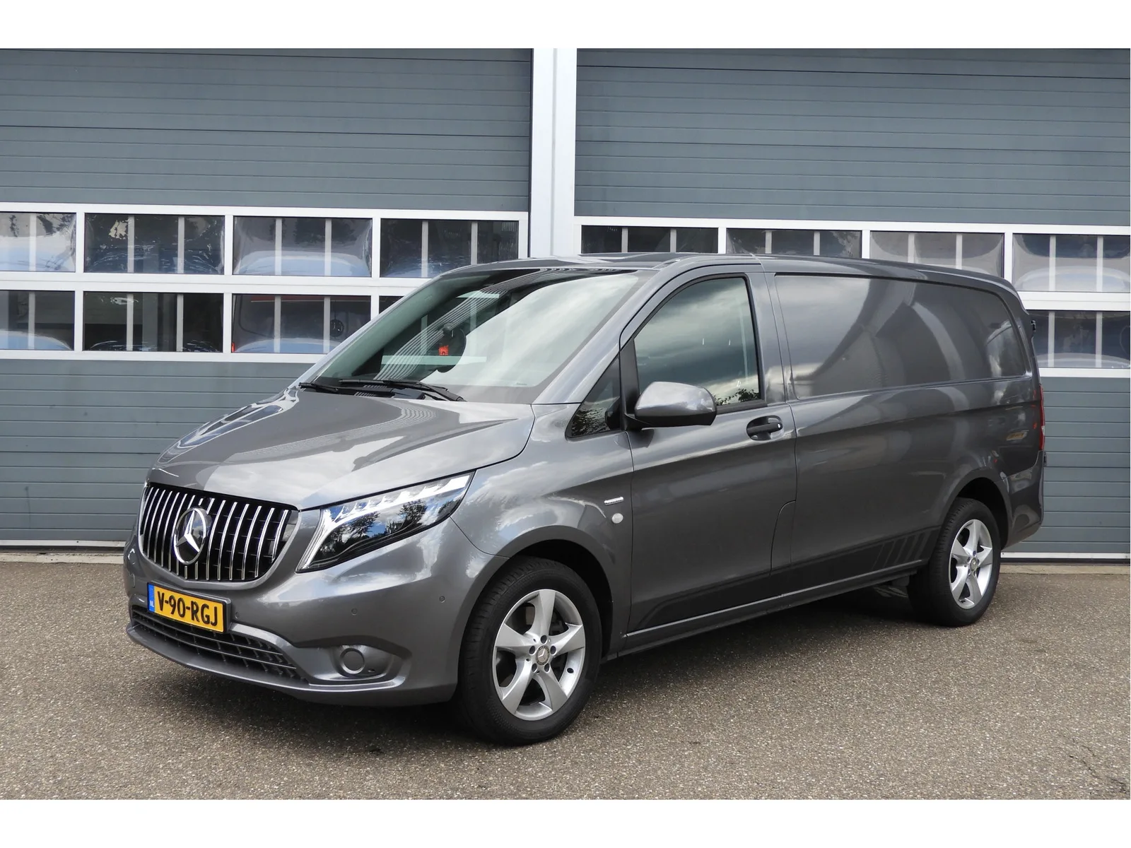 Mercedes-Benz Vito (2023) — foto 1