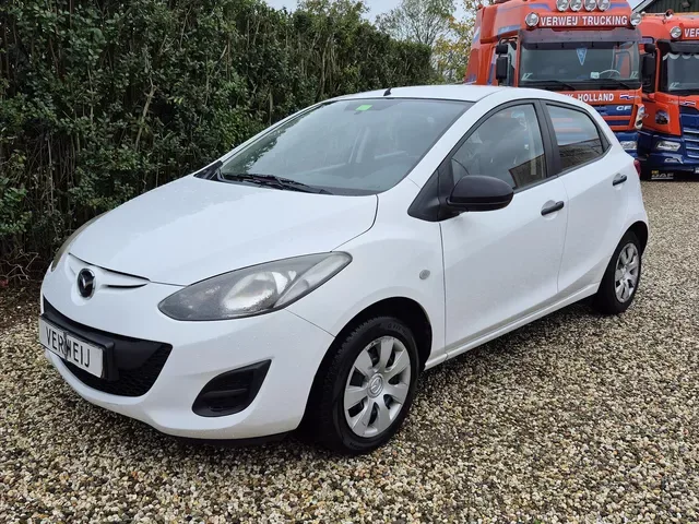 Mazda 2 (2011) — foto 1