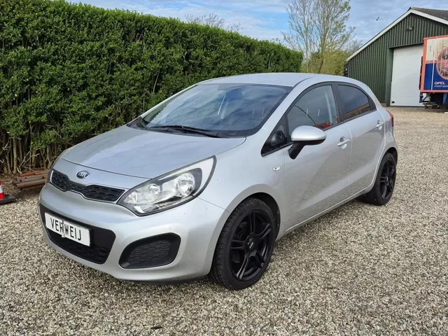 Kia Rio (2013) — foto 1
