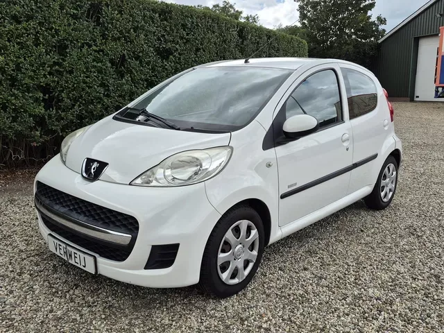 Peugeot 107 (2011) — foto 1
