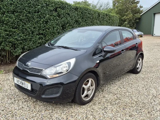 Kia Rio (2013) — foto 1