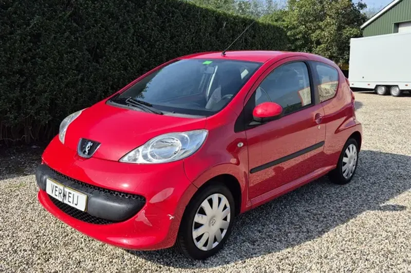 Peugeot 107 (2008)