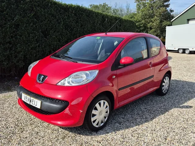 Peugeot 107 (2008) — foto 1
