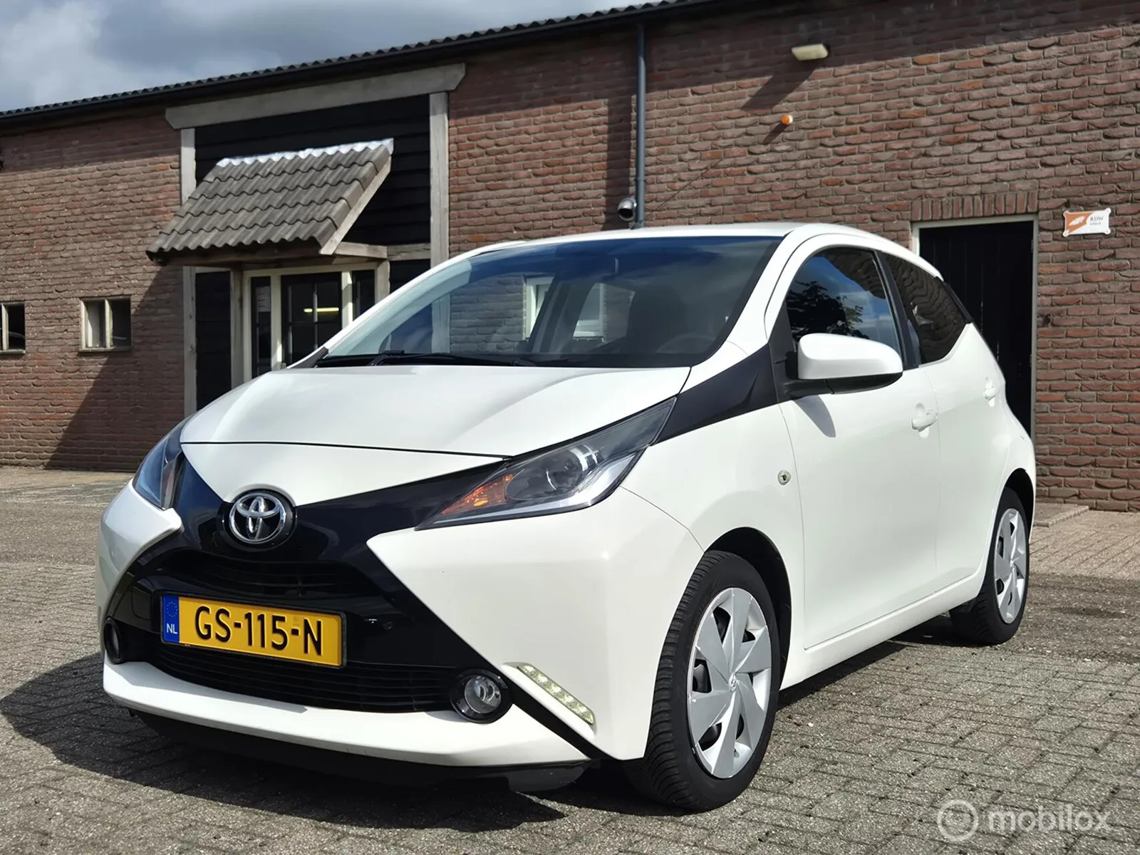 Toyota Aygo (2015) — foto 1