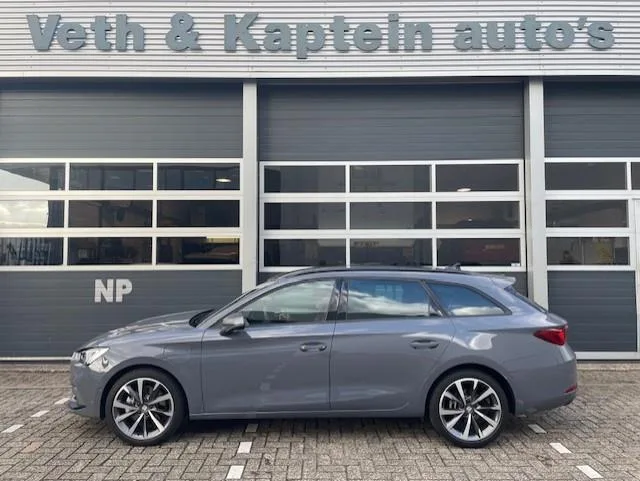 SEAT Leon Sportstourer (2025) — foto 1
