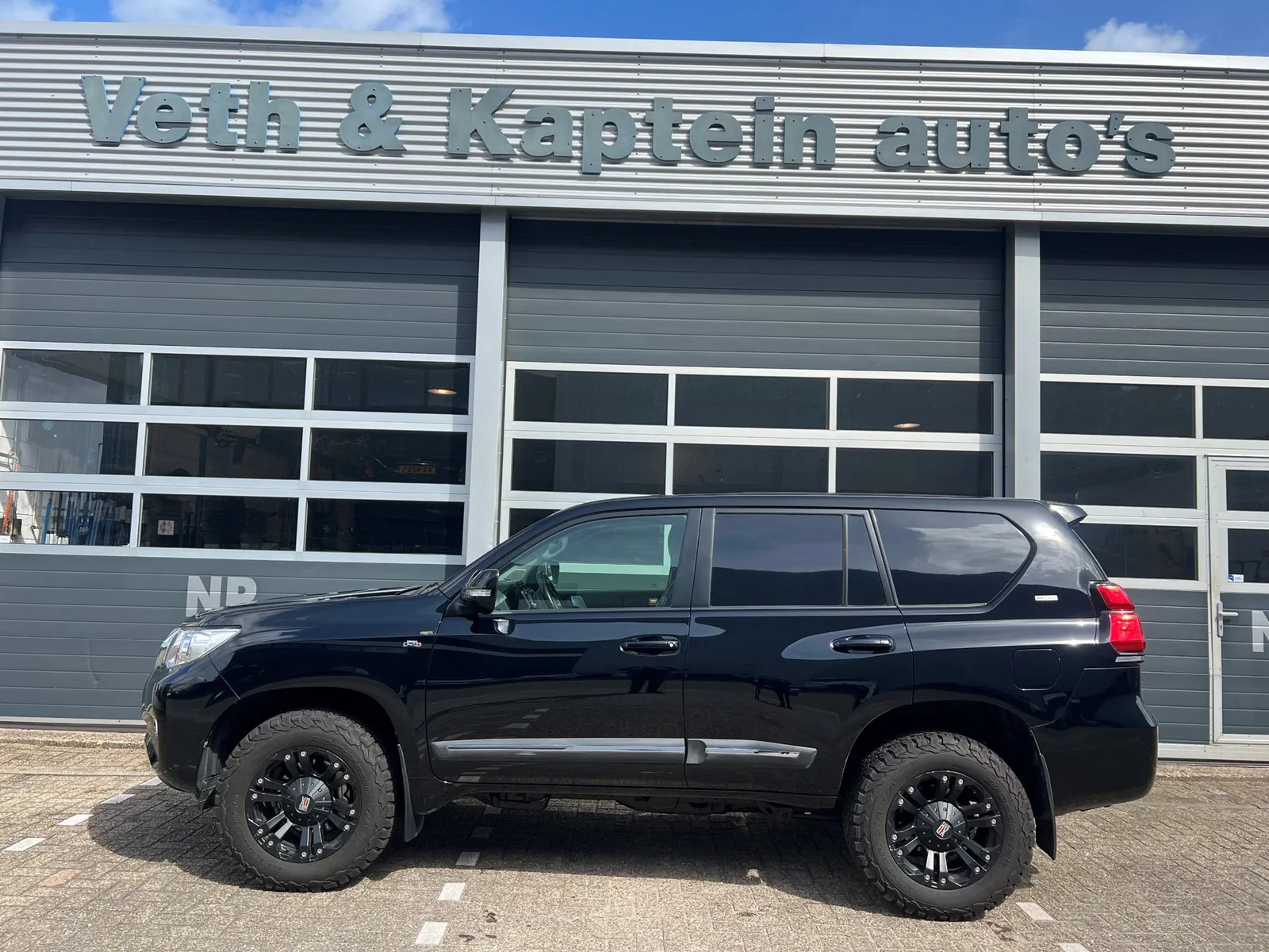 Toyota Land Cruiser (2018) — foto 1
