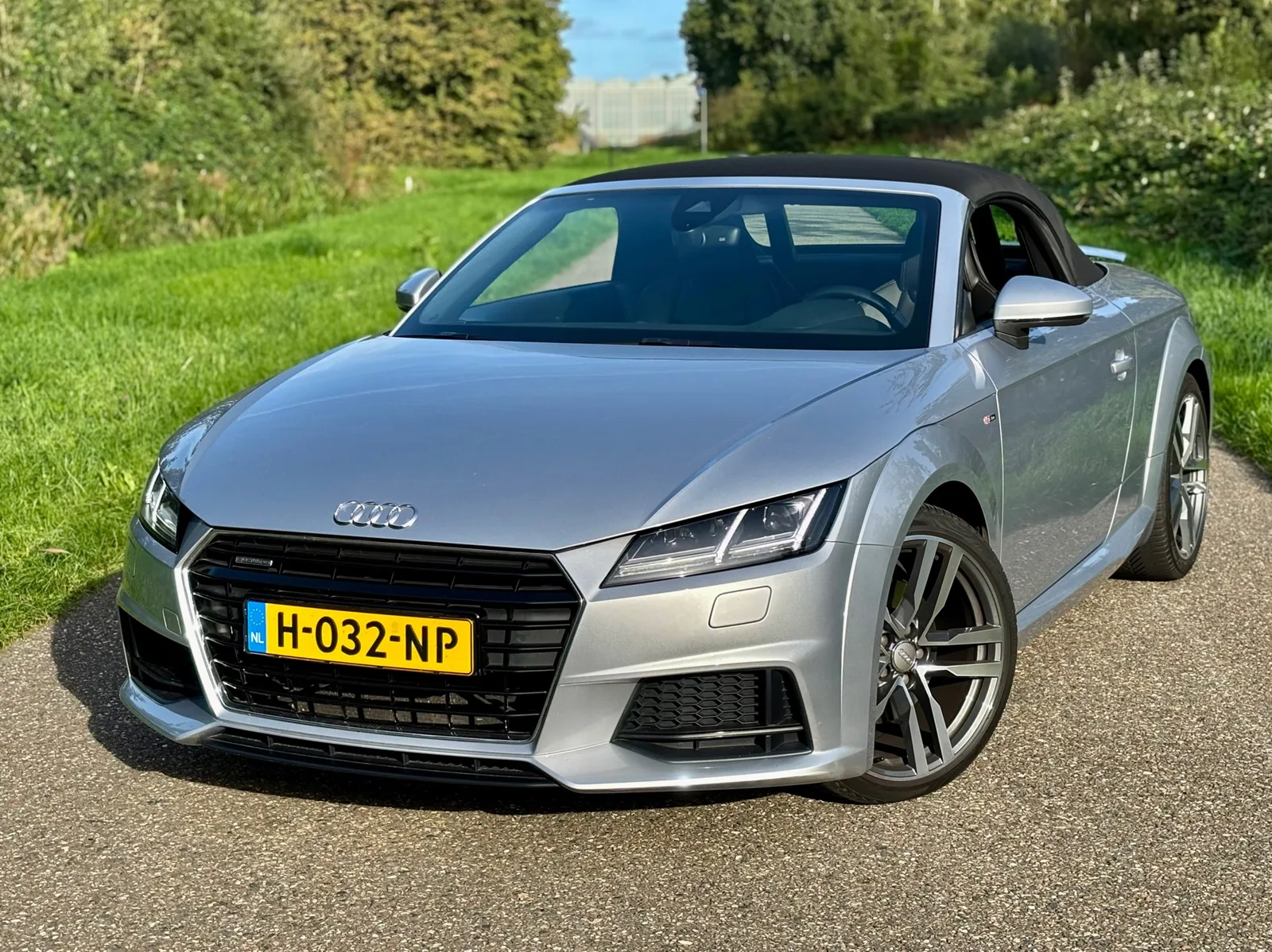 Audi TT (2015) — foto 1