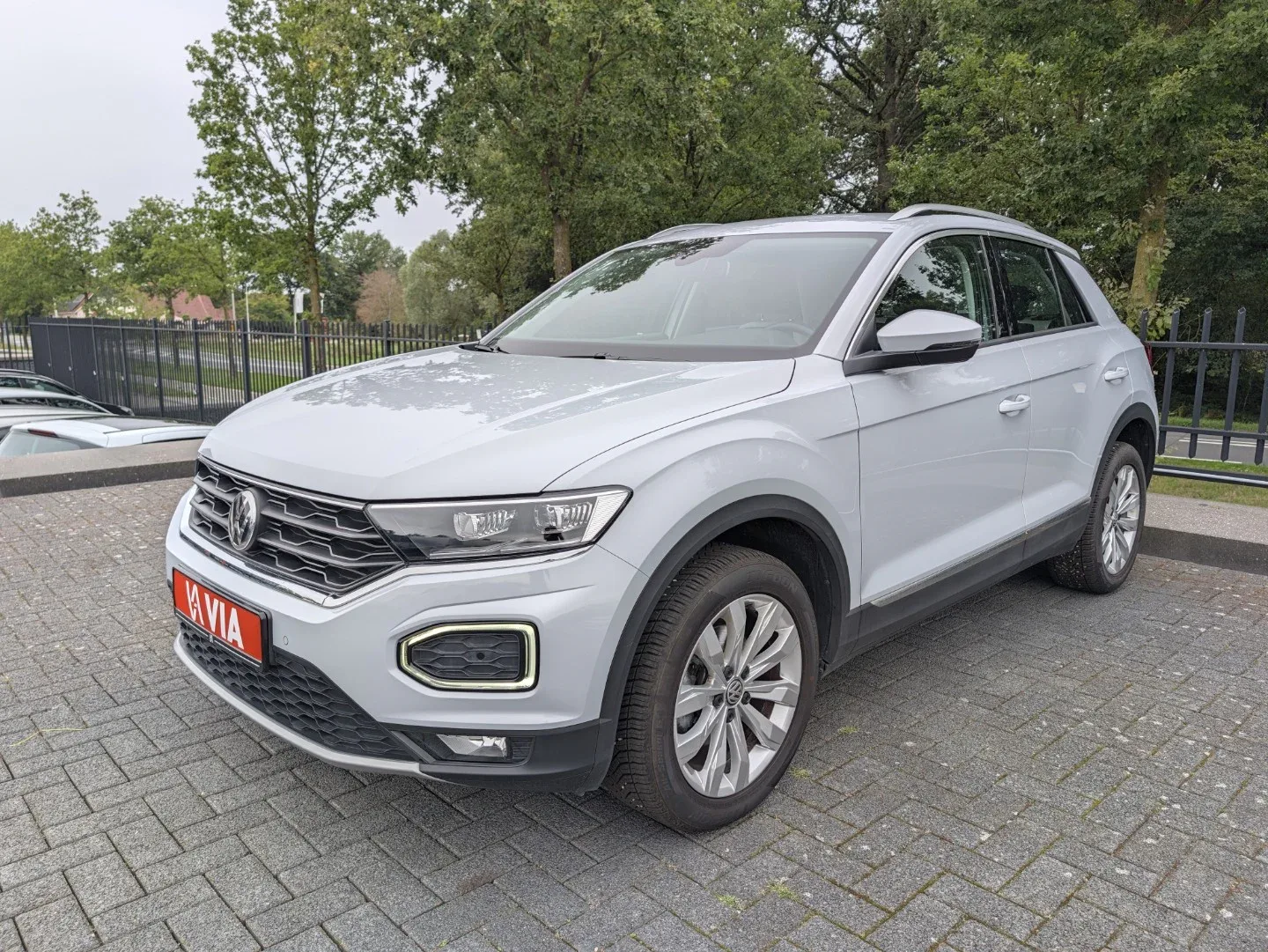 Volkswagen T-Roc (2020) — foto 1