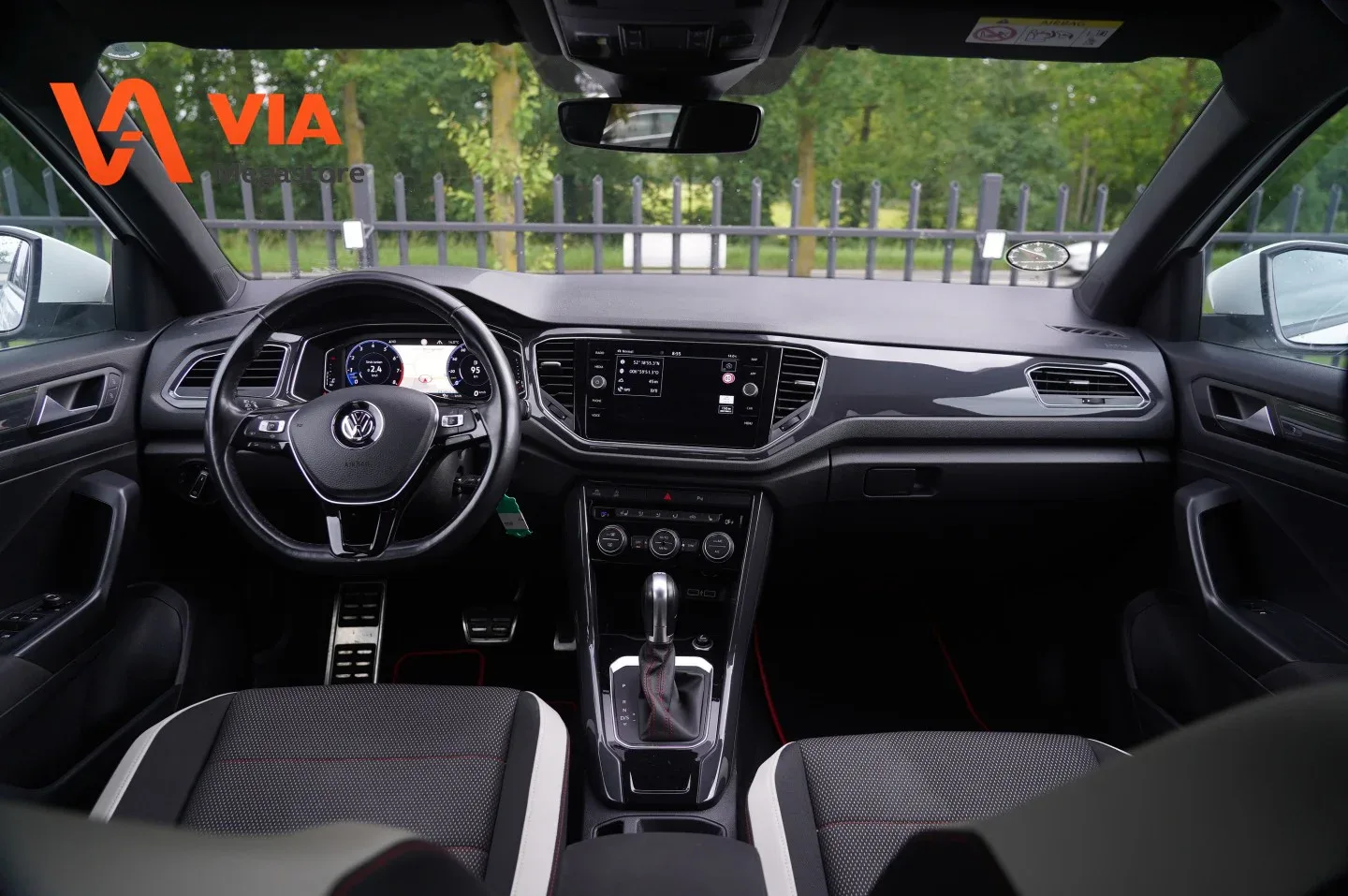 Volkswagen T-Roc (2019) — foto 1