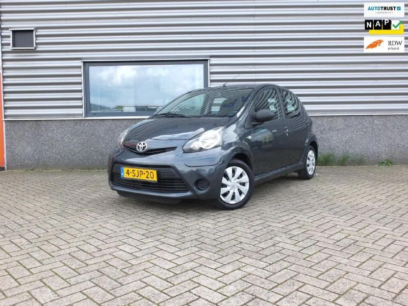 Toyota Aygo (2013) — foto 1