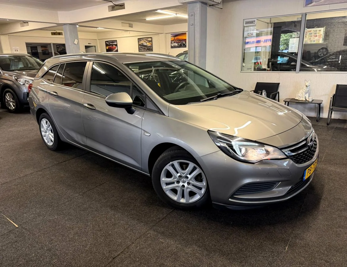 Opel Astra (2017) — foto 1