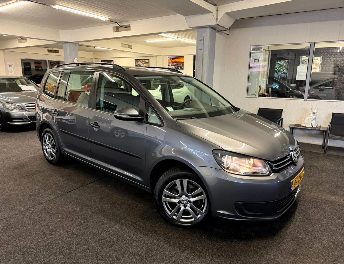 Volkswagen Touran (2013) — foto 1