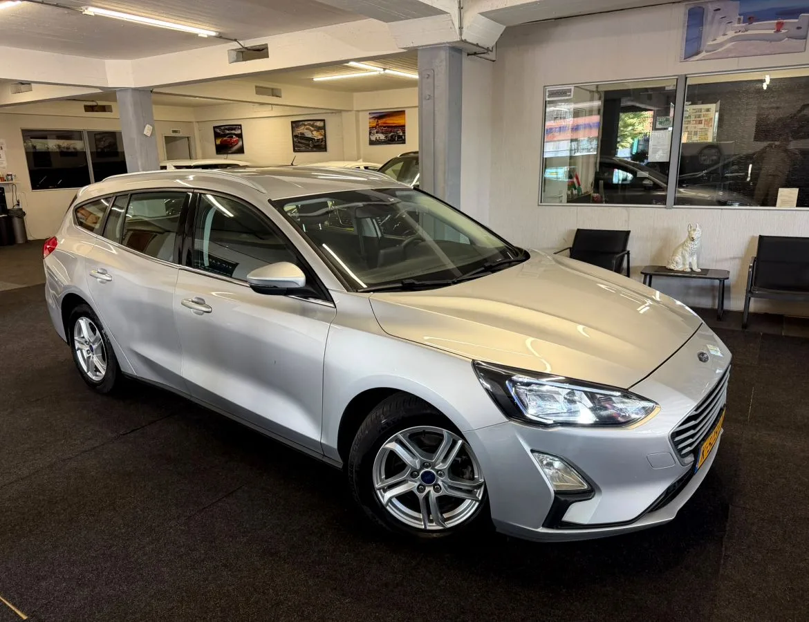Ford Focus (2021) — foto 1