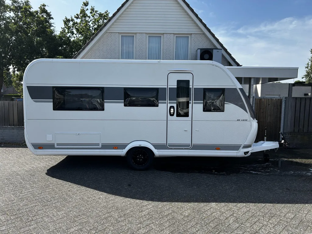 Hobby De Luxe (2026) — foto 1