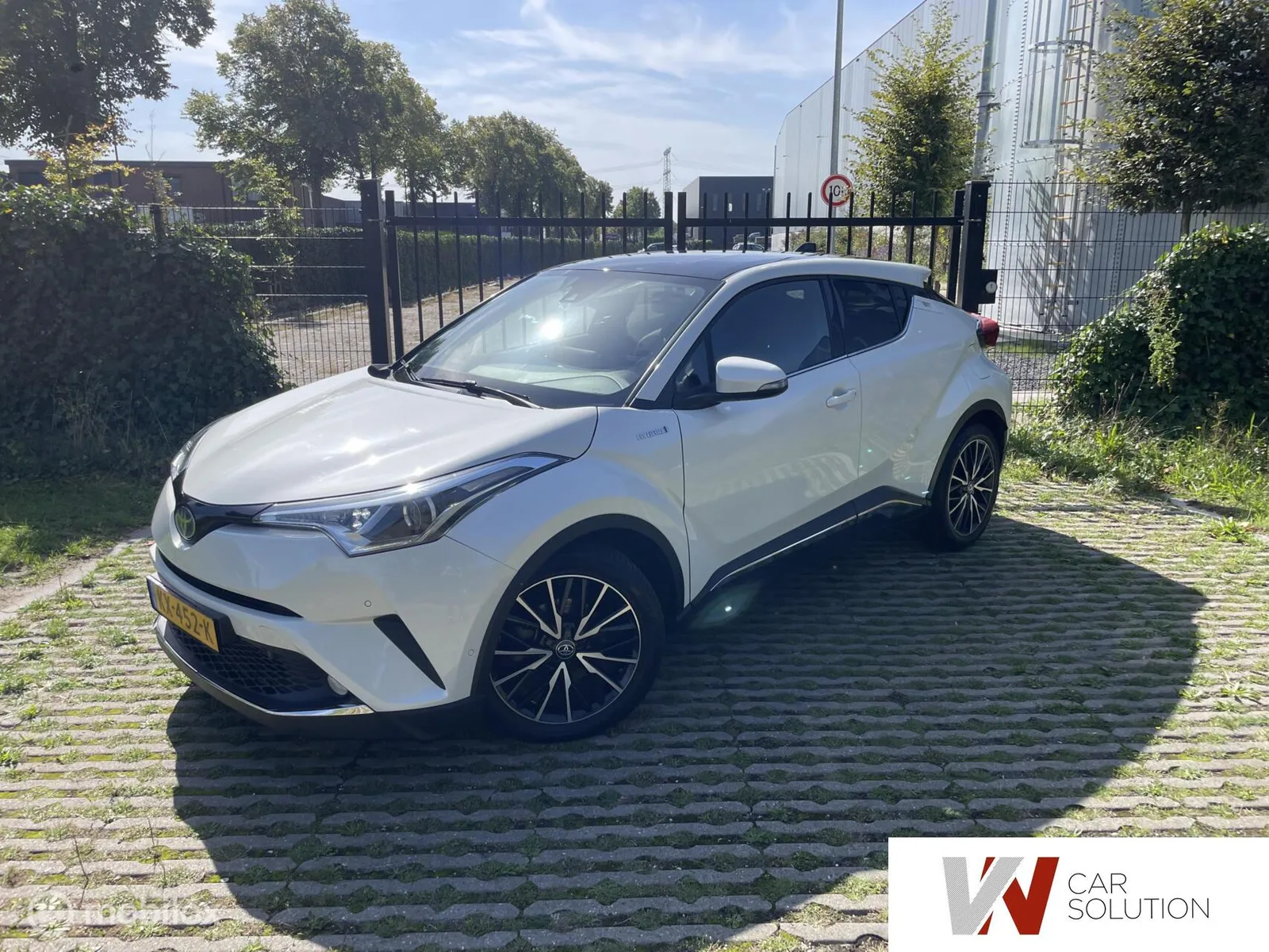 Toyota C-HR (2016) — foto 1