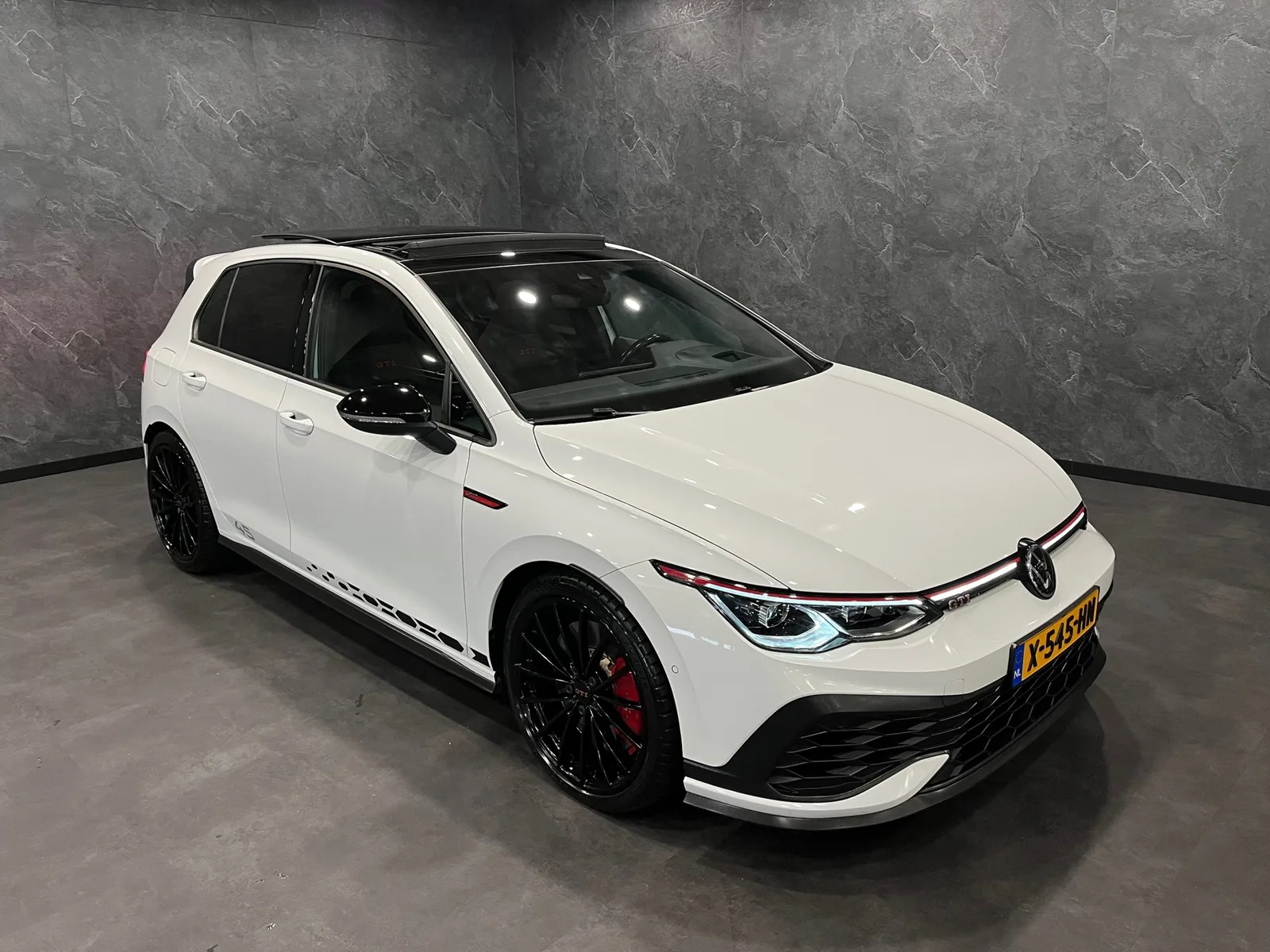Volkswagen Golf (2021) — foto 1