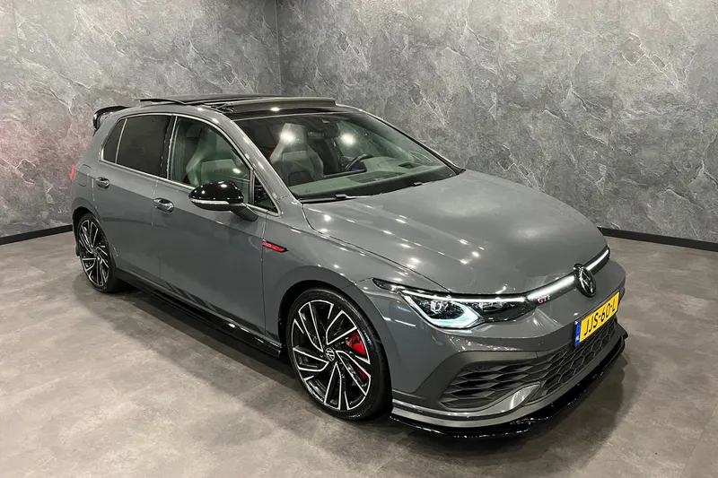 Volkswagen Golf (2023)