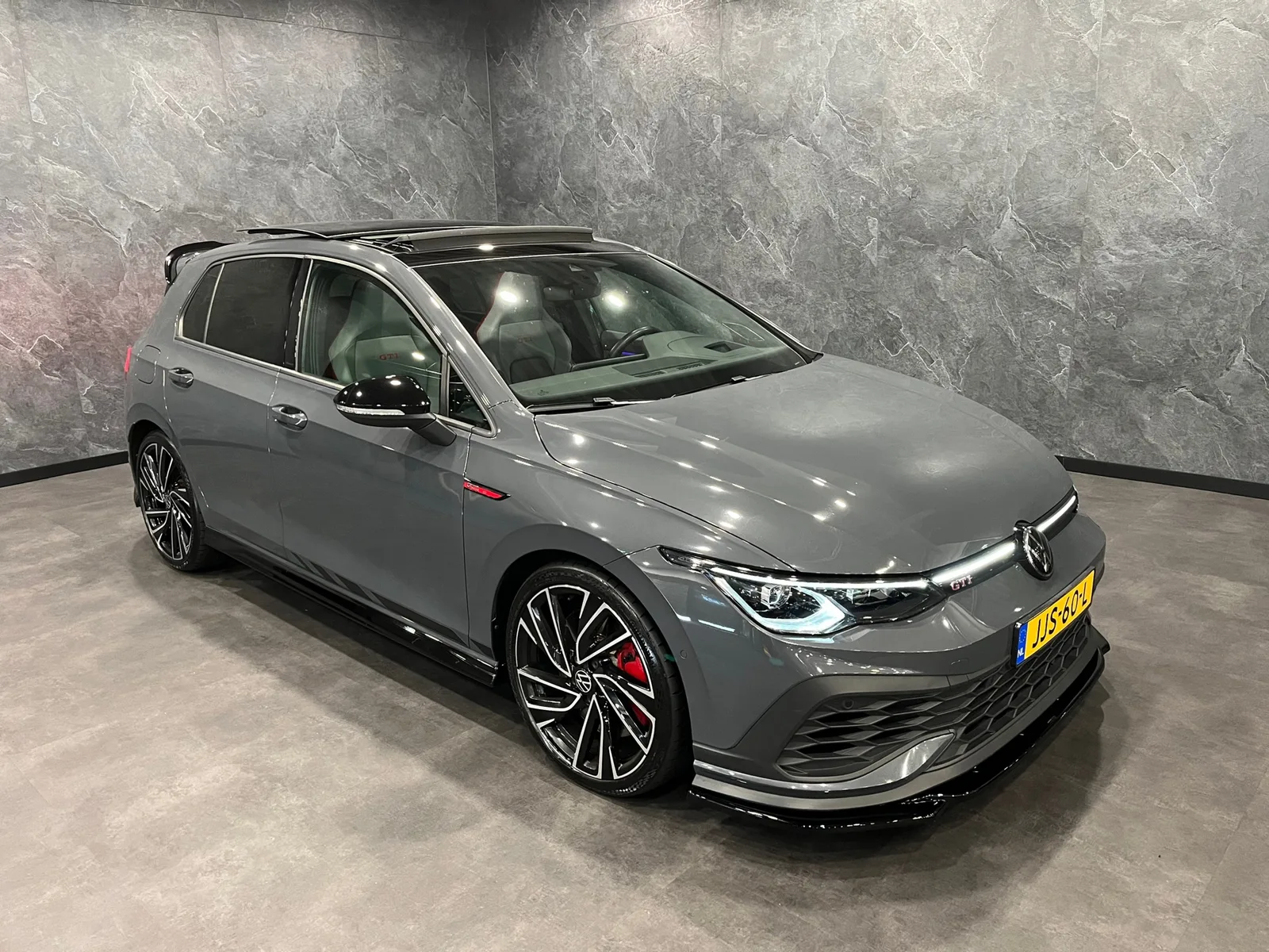 Volkswagen Golf (2023) — foto 1