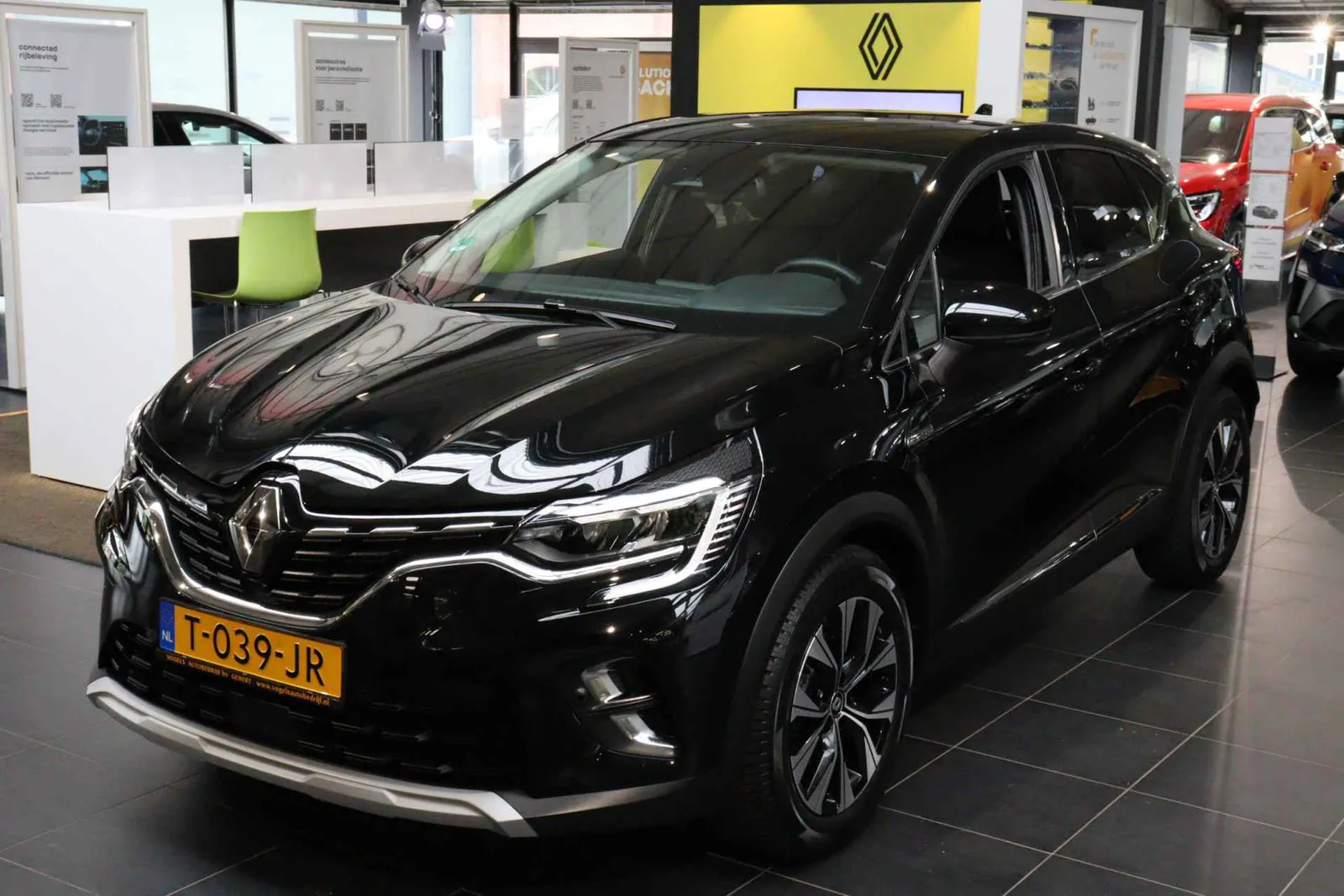 Renault Captur (2023) — foto 1