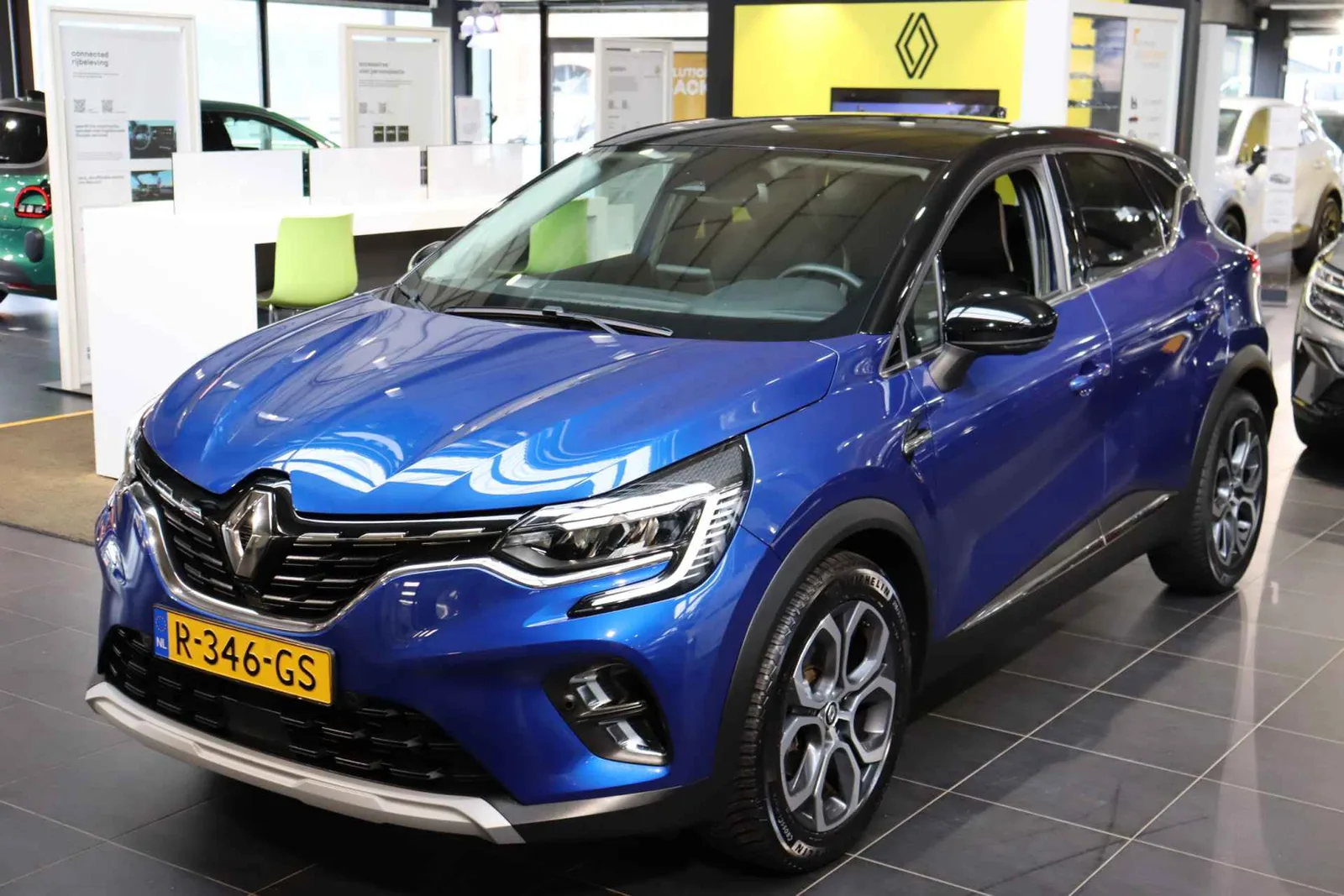 Renault Captur (2022) — foto 1