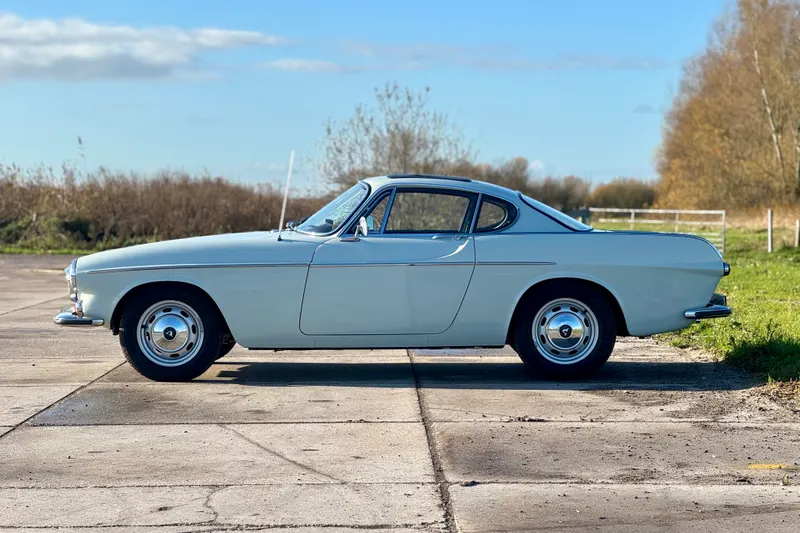 Volvo P1800 (1967)