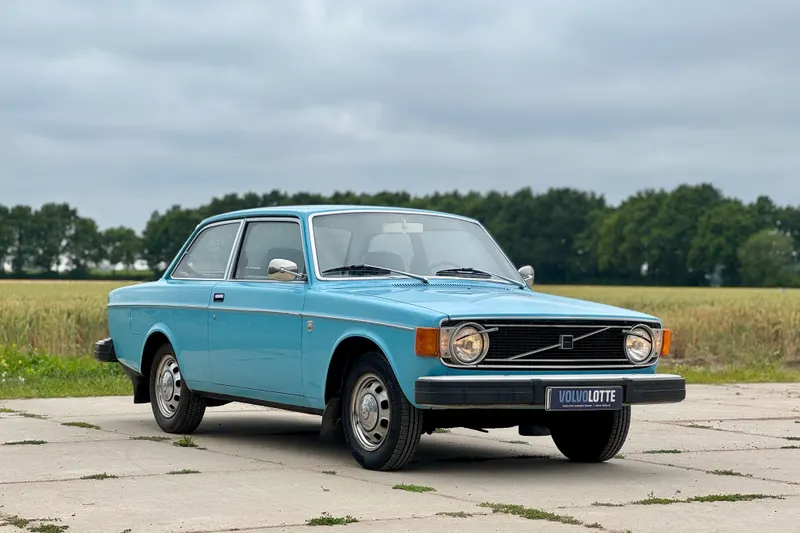 Volvo 142 (1974)