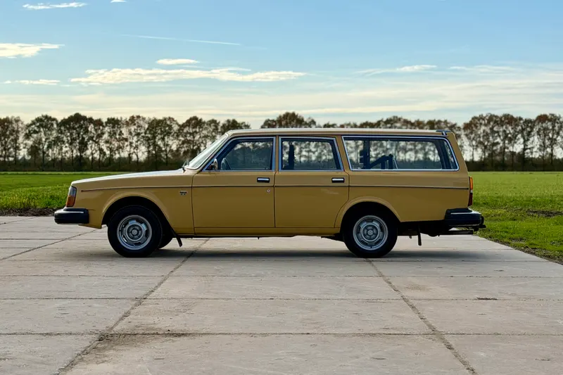 Volvo 245 (1979)