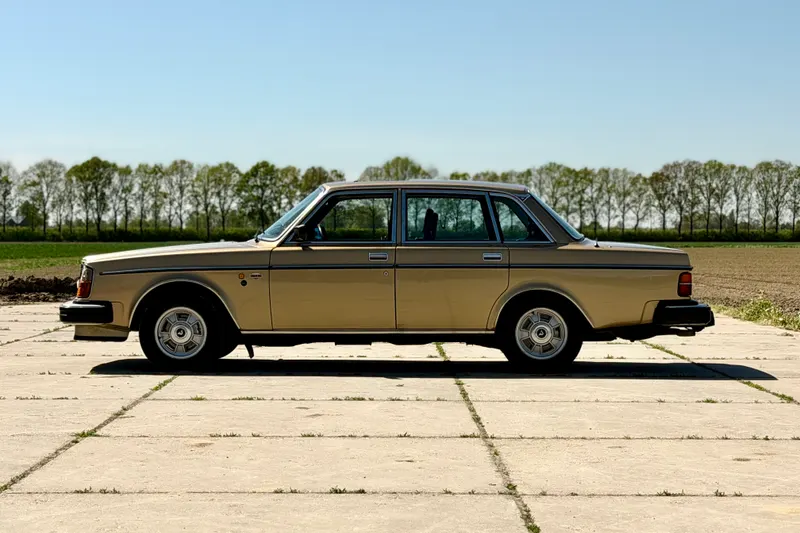 Volvo 264 (1979)