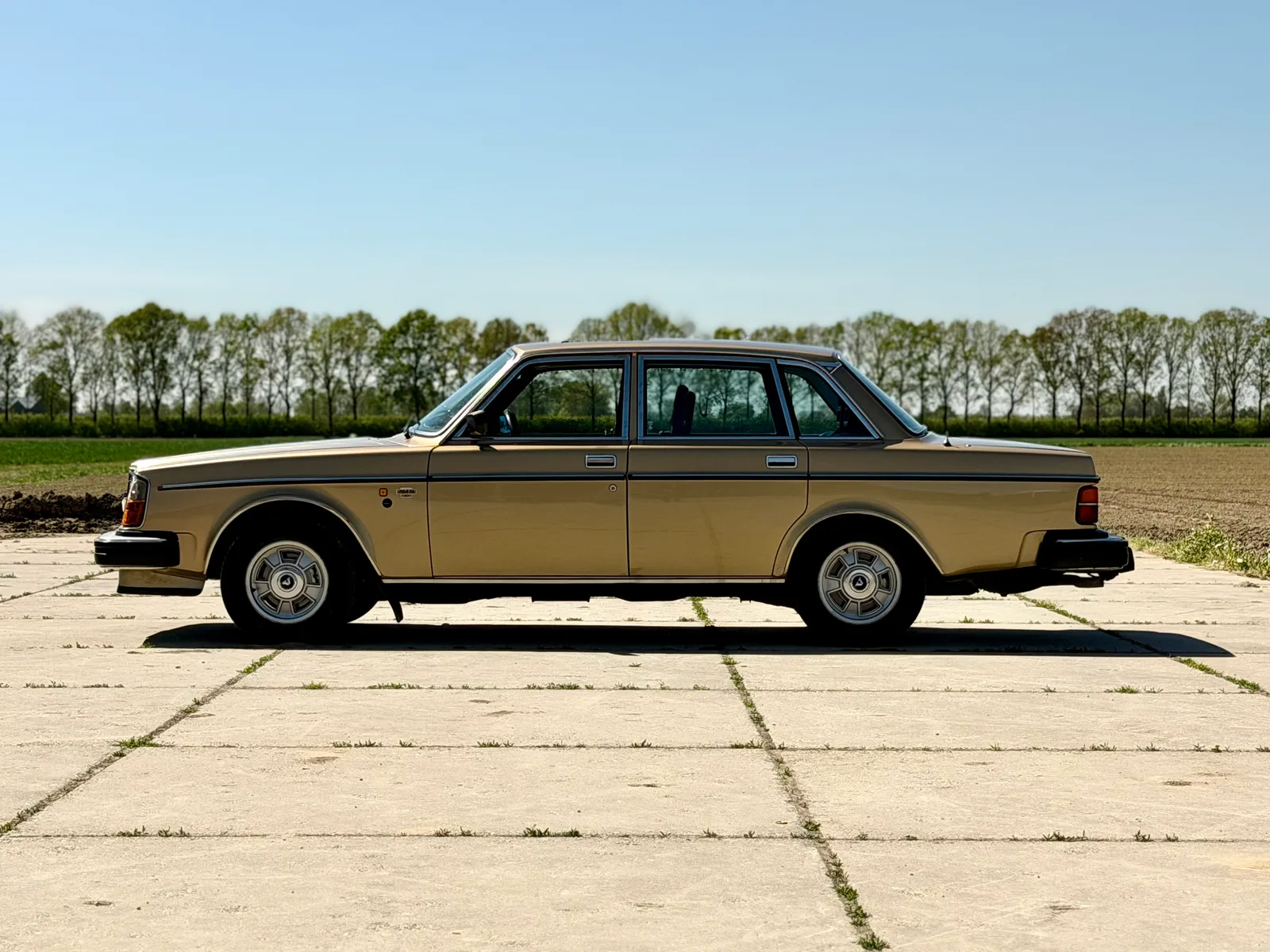 Volvo 264 (1979) — foto 1